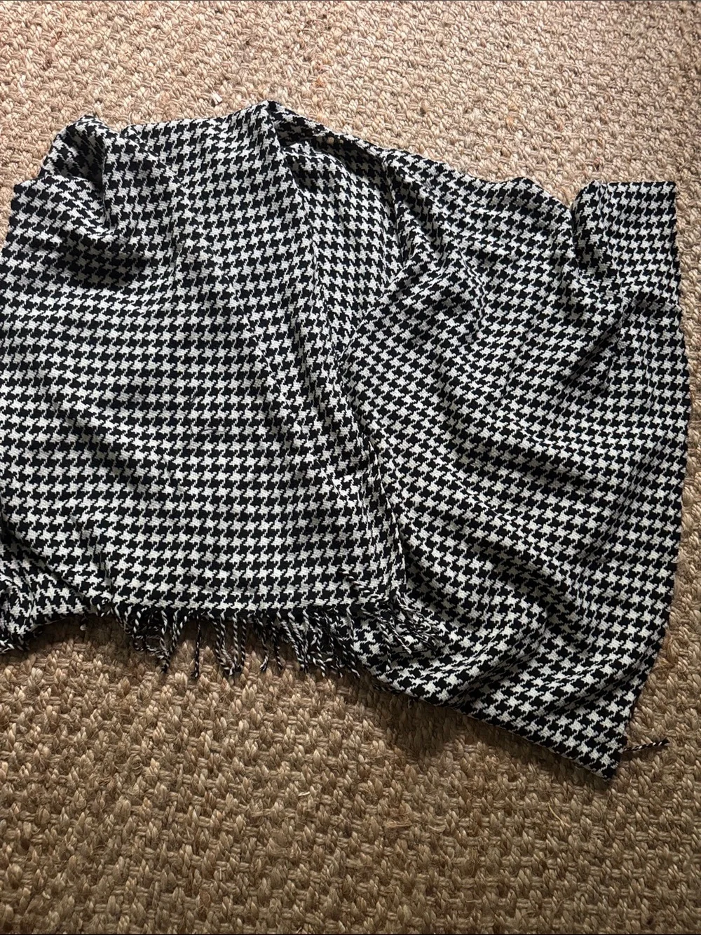 Brooks Brothers Black and White Houndstooth Scarf